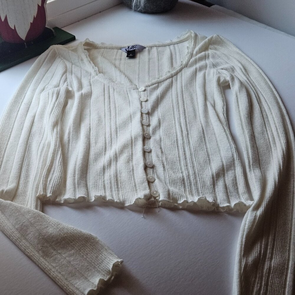 Soft Cream Ribbed Button-Front Cardigan Top – Cropped & Feminine